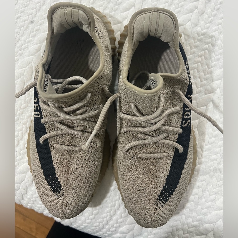 Authentic adidas Yeezy Boost 350 V2 mens size 13